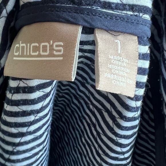 Chico’s dark blue/silver/white quilted snap button collared jacket with pockets - Picture 3 of 16